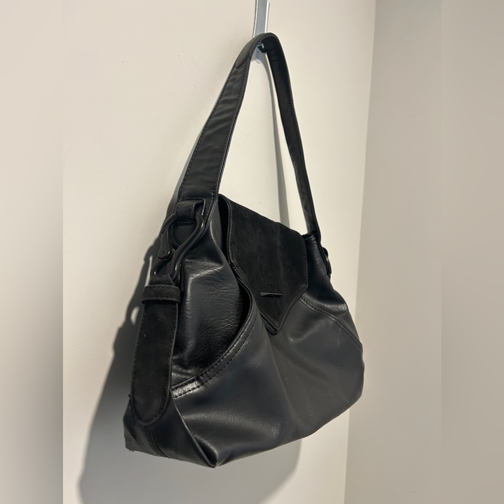 MATT & NAT VEGAN & CRUELTY FREE Shoulder Bag - Picture 2 of 7